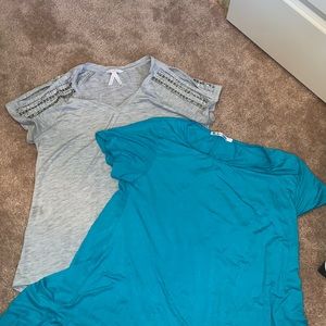 Set of 2 women’s casual shirts